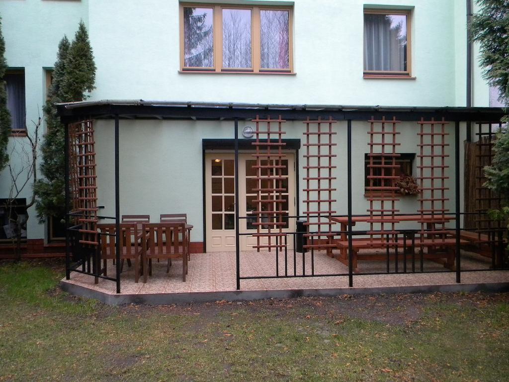 Willa Karis Varşovia Exterior foto