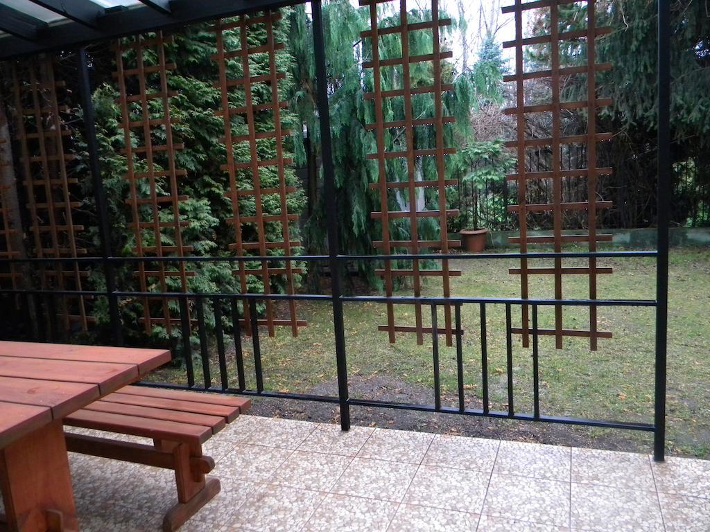 Willa Karis Varşovia Exterior foto