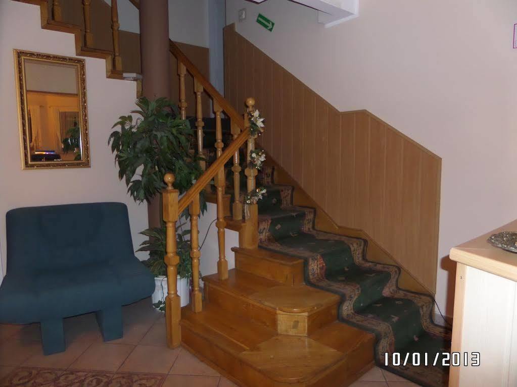 Willa Karis Varşovia Exterior foto